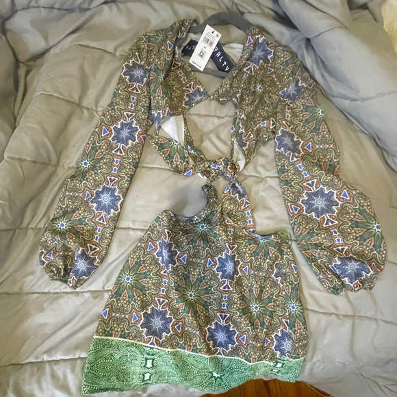 GREEN DRESS - Picture 1 of 2